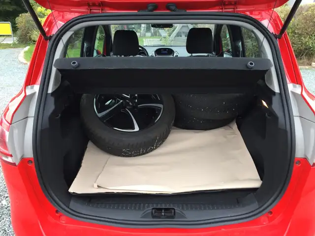 Ford B-Max view 12