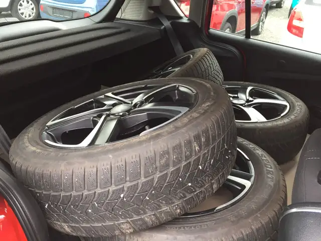 Ford B-Max view 11