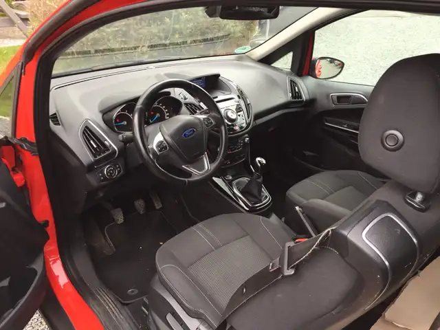 Ford B-Max view 13