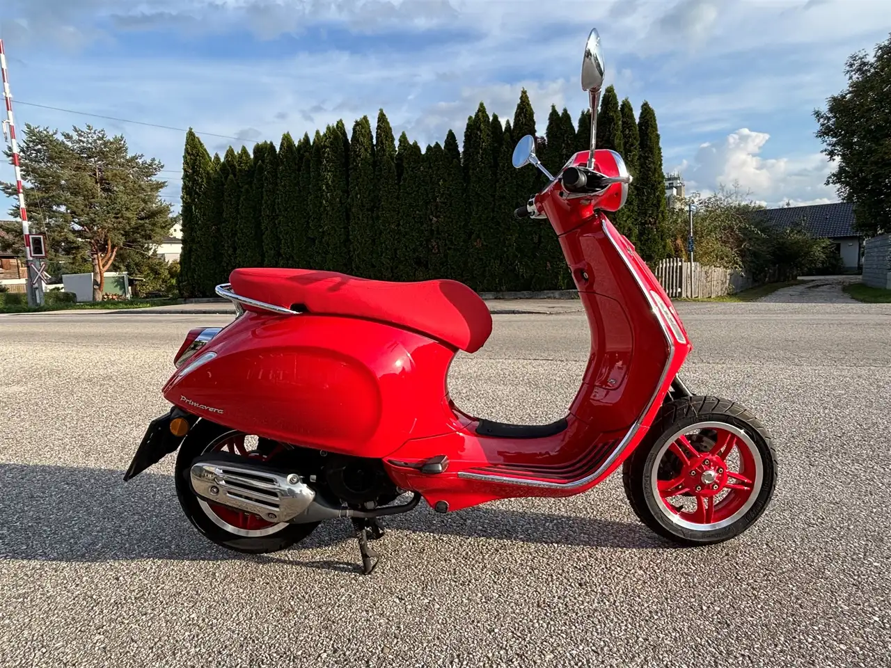 Vespa Primavera RED 125