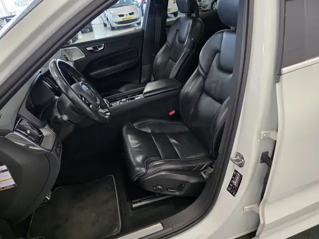Volvo XC60 view 10