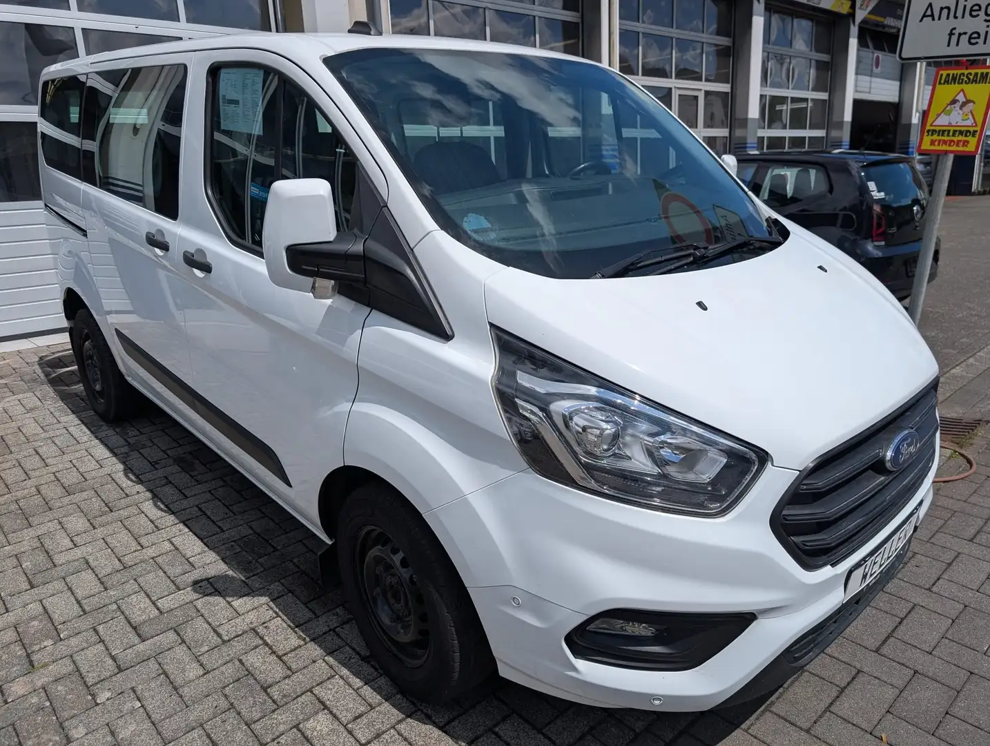 Ford Tourneo Custom 9 Sitzer Klima Neue Allwetter TÜV & Inspektion Weiß - 1