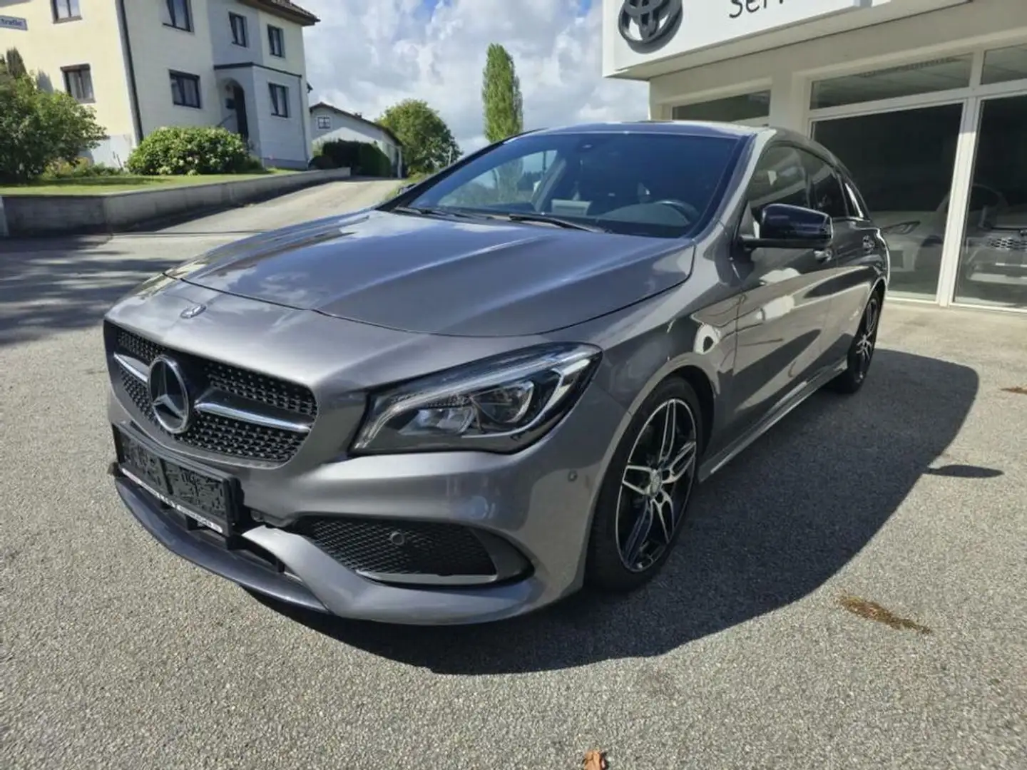 Mercedes-Benz CLA 220 CDI / d (117.903) Grau - 1