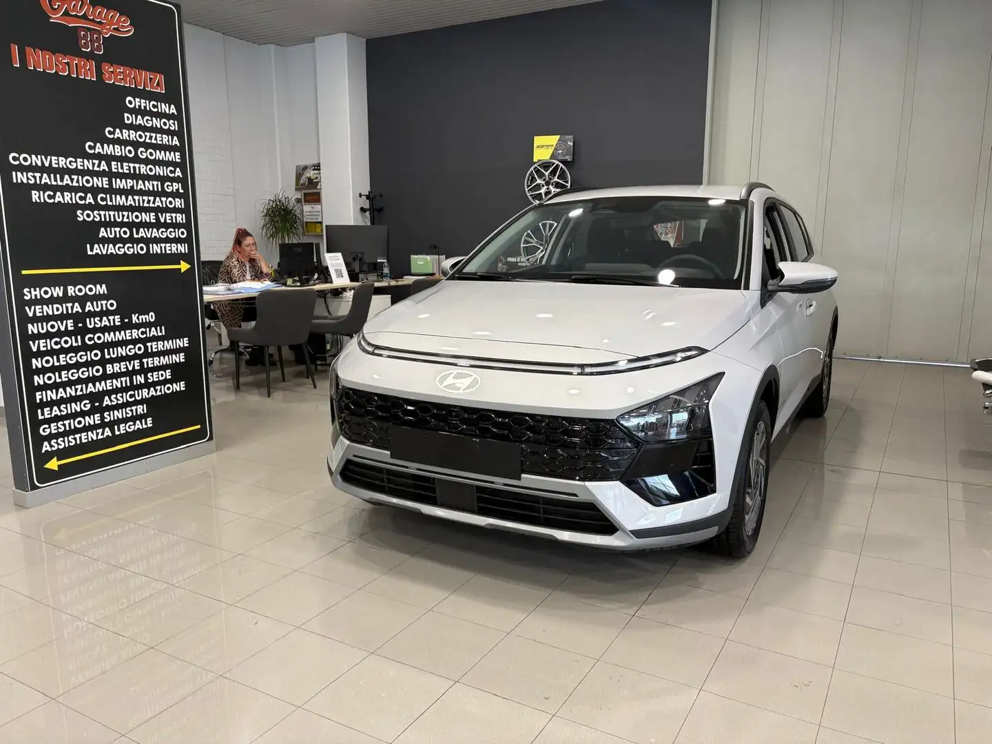 Hyundai BAYON 1.2 mpi Xline Gris - 1