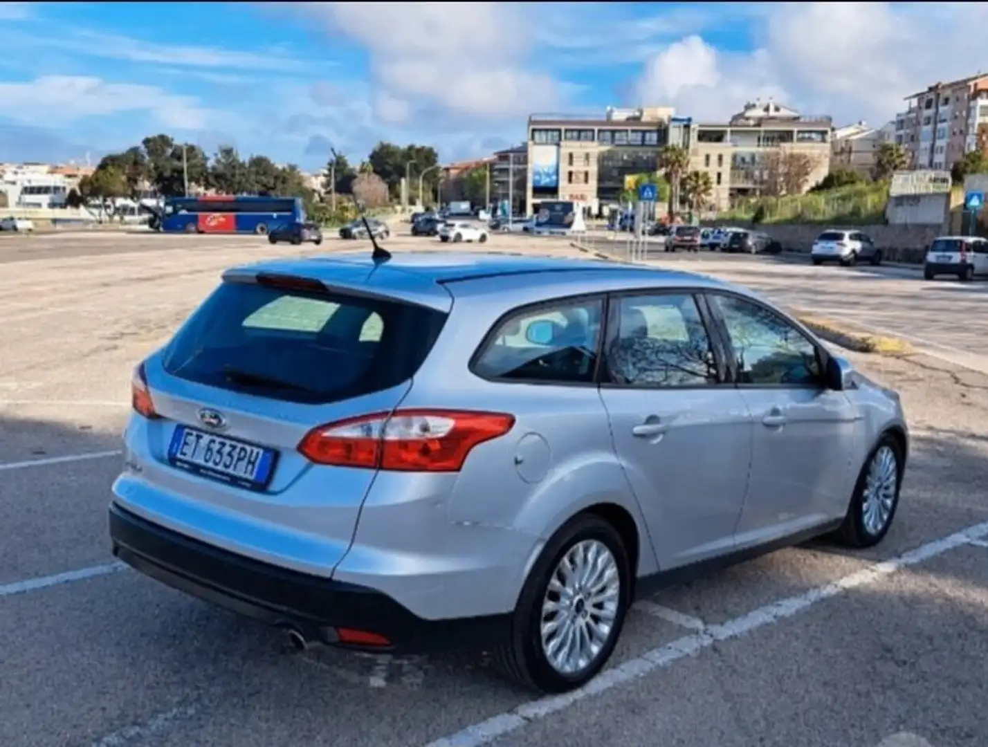 Ford Focus Focus 2014 SW 2.0 tdci Plus 115cv powershift Plateado - 2