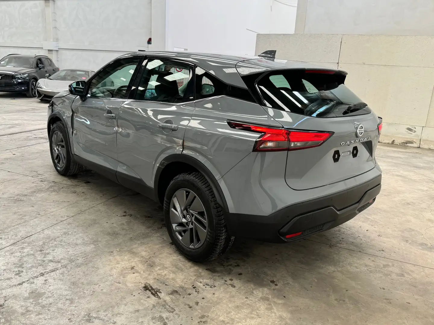 Nissan Qashqai 1.3 DIG-T 2WD Business *MARCIANTE*CAMERA 360*NAVI* Gris - 2