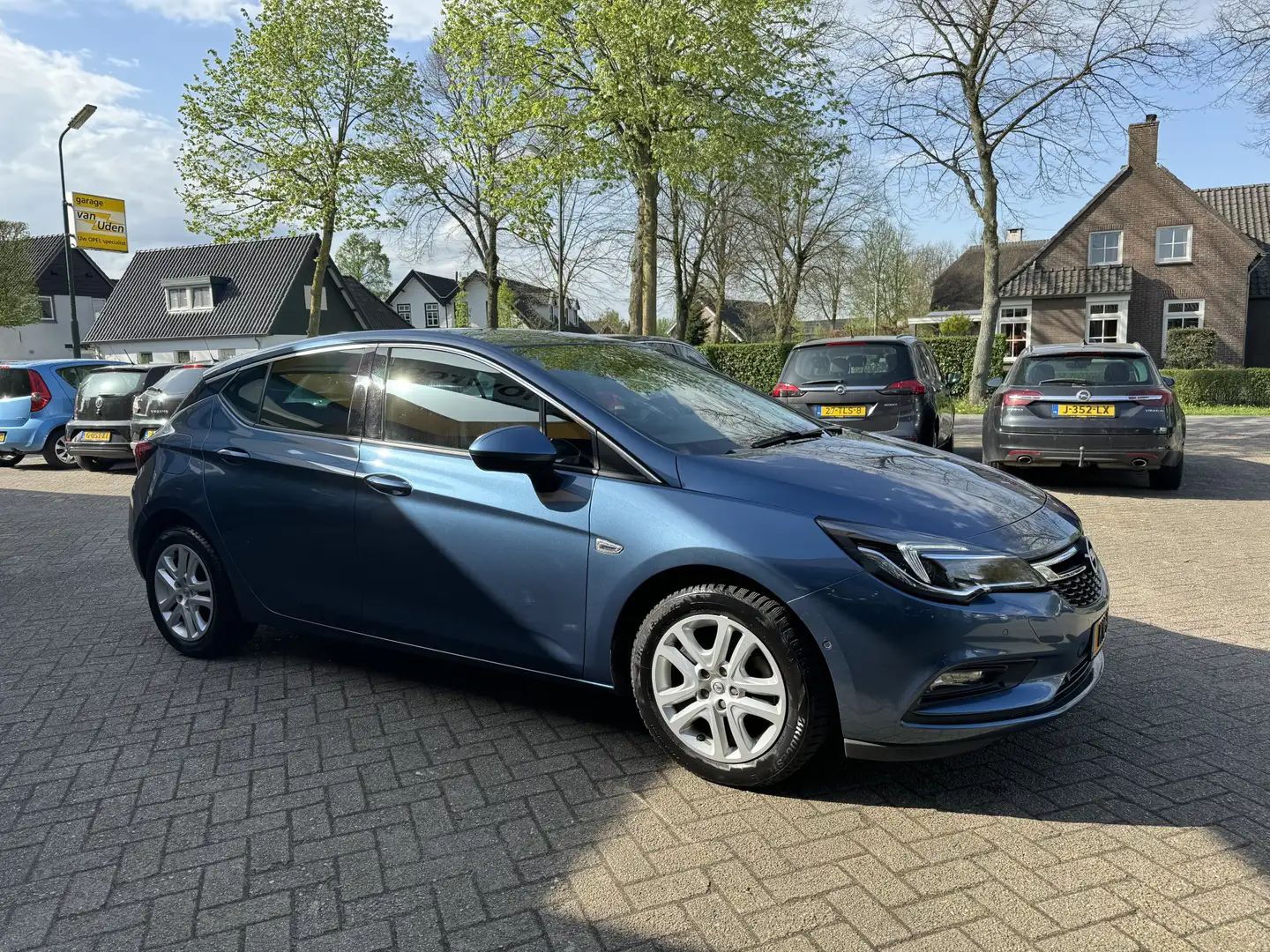 Opel Astra 1.6 Turbo 200PK Innovation Navi Camera Climate Con Blauw - 2