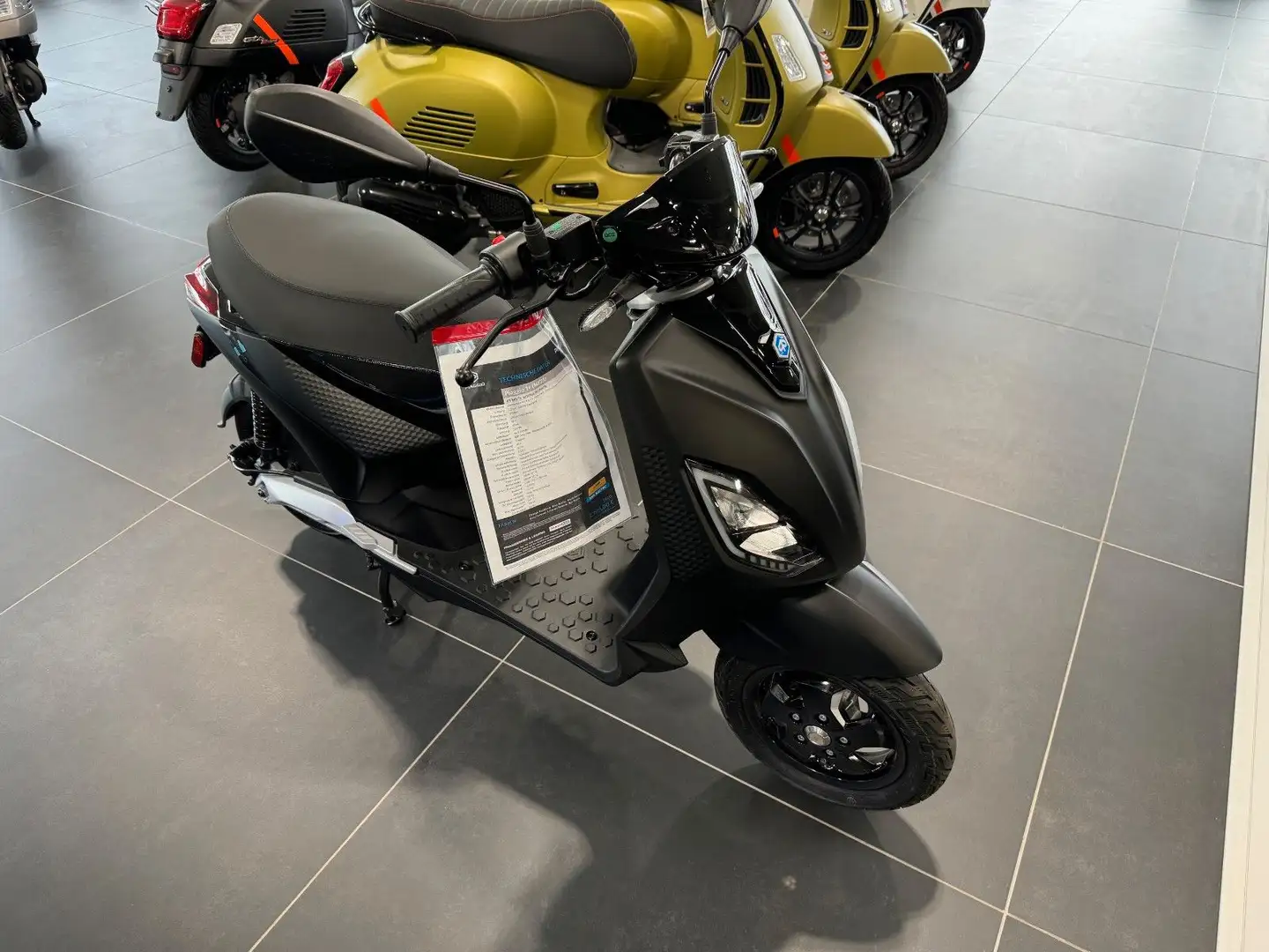 Piaggio 1 One LR+ 45 km/h ELEKTROROLLER PMP Schwarz - 2