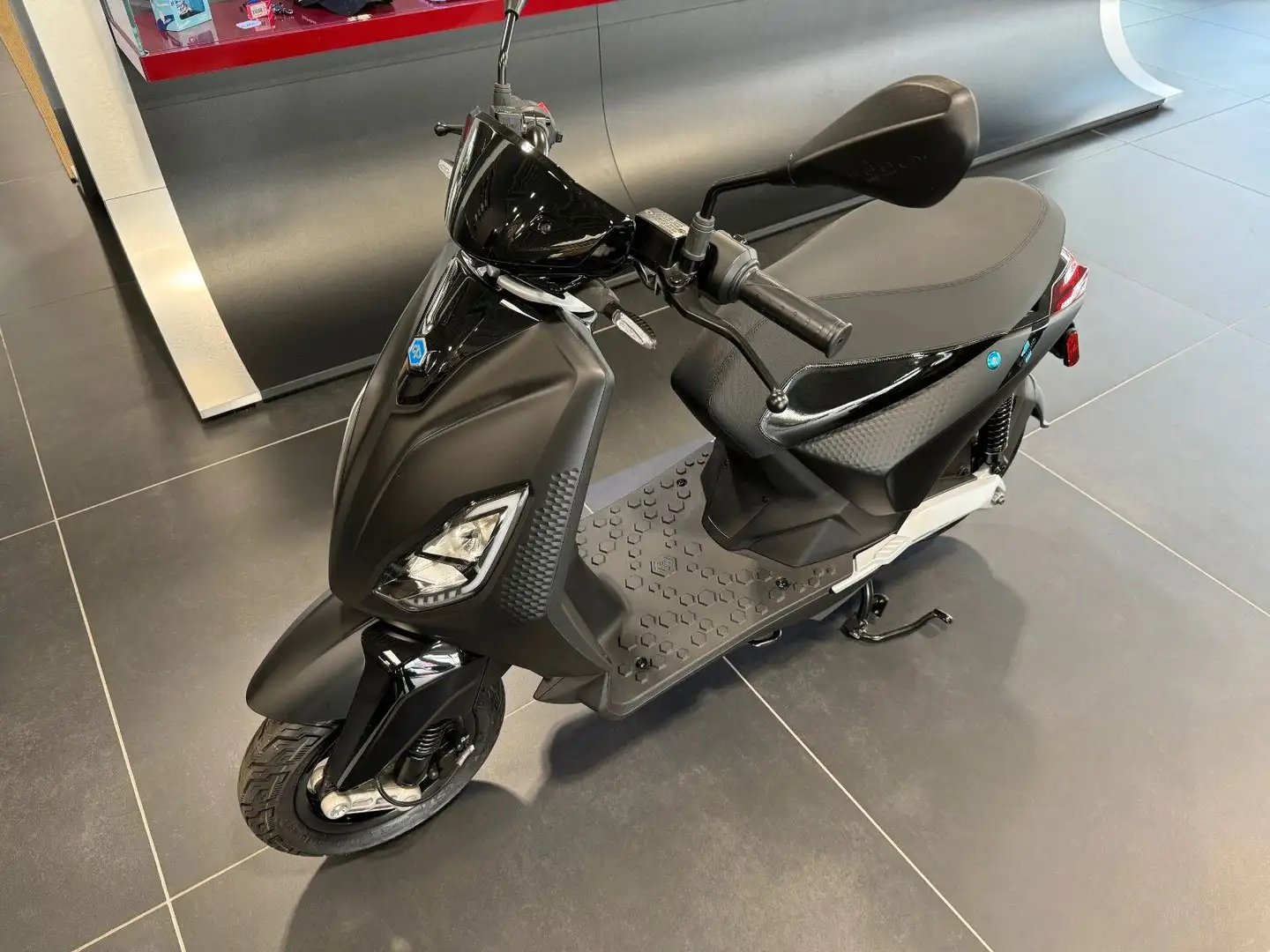 Piaggio 1 One LR+ 45 km/h ELEKTROROLLER PMP Schwarz - 1
