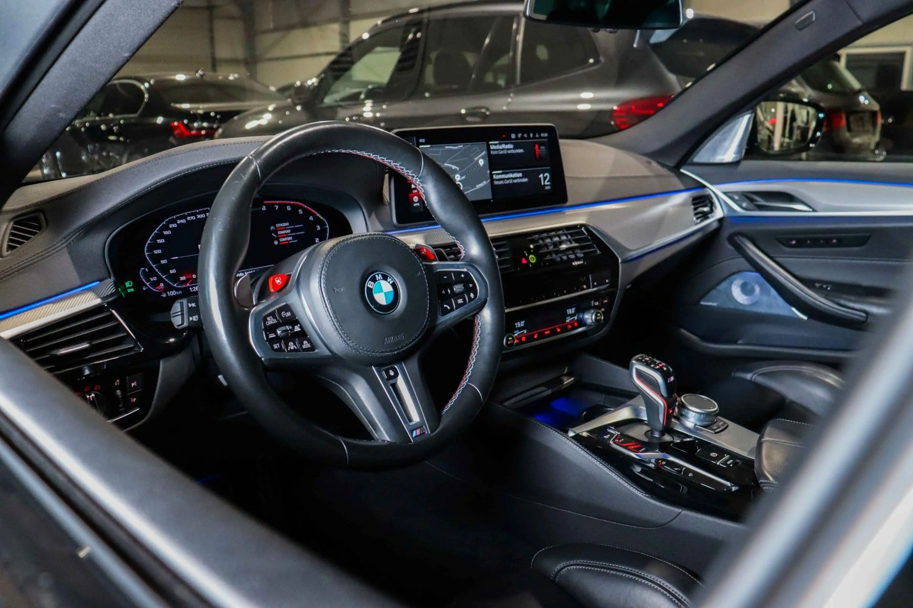 BMW M5 MSITZE*CARBON*B&W*360°*LASER*AHK*MSPORTAGA — photo 11