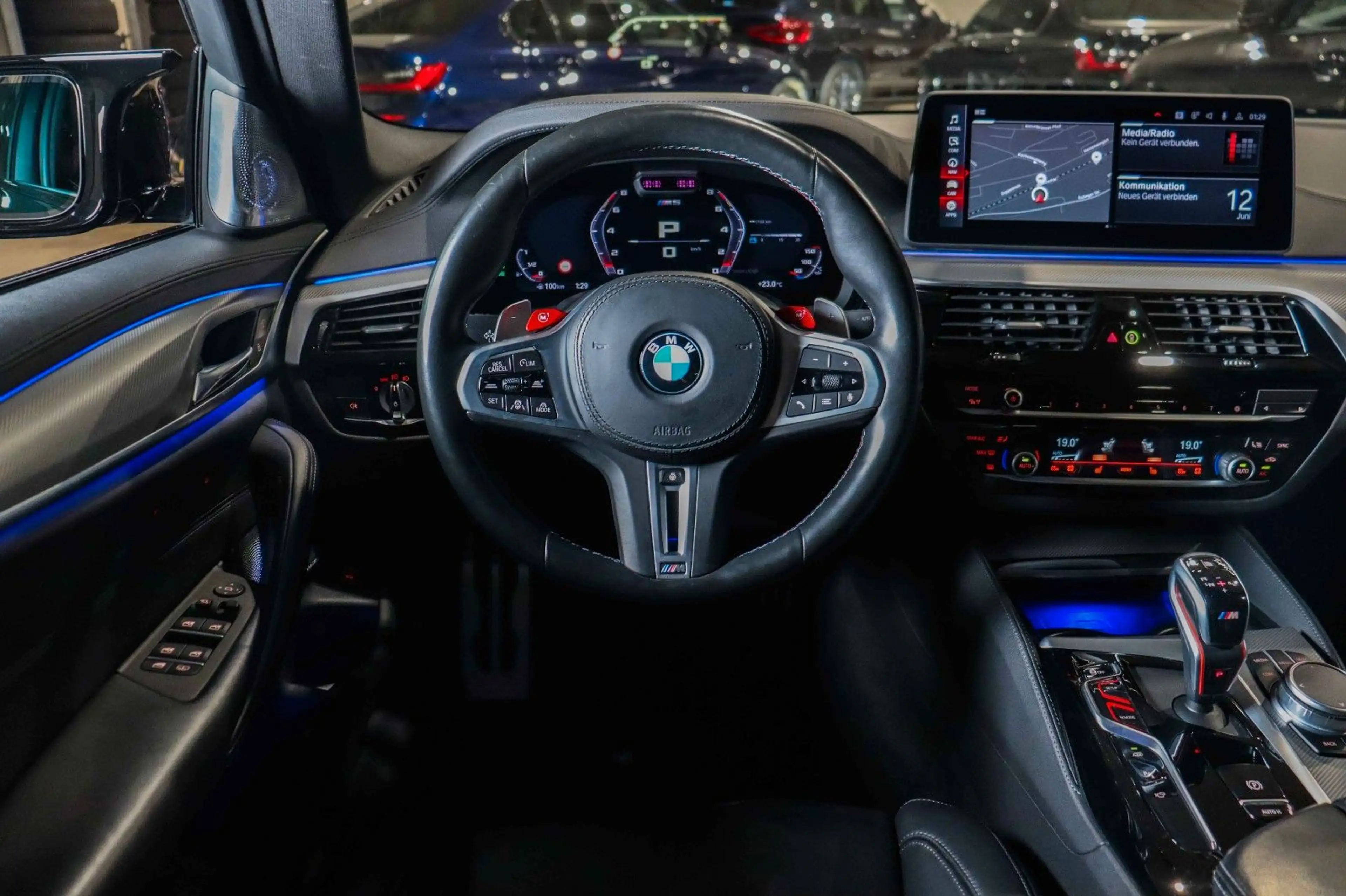 BMW M5 MSITZE*CARBON*B&W*360°*LASER*AHK*MSPORTAGA — photo 13