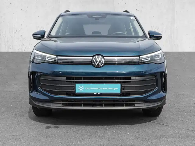 Volkswagen Tiguan view 3