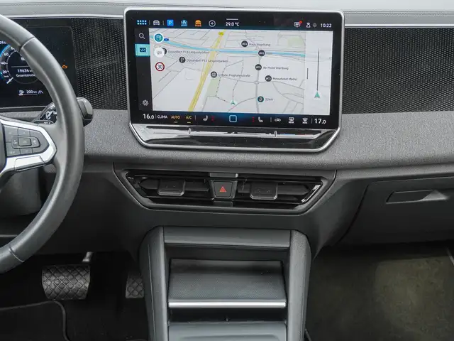 Volkswagen Tiguan view 12