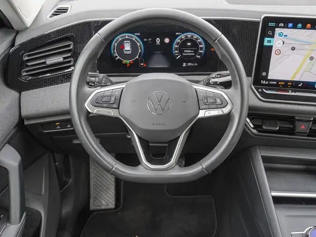 Volkswagen Tiguan view 11