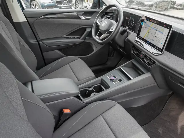 Volkswagen Tiguan view 8