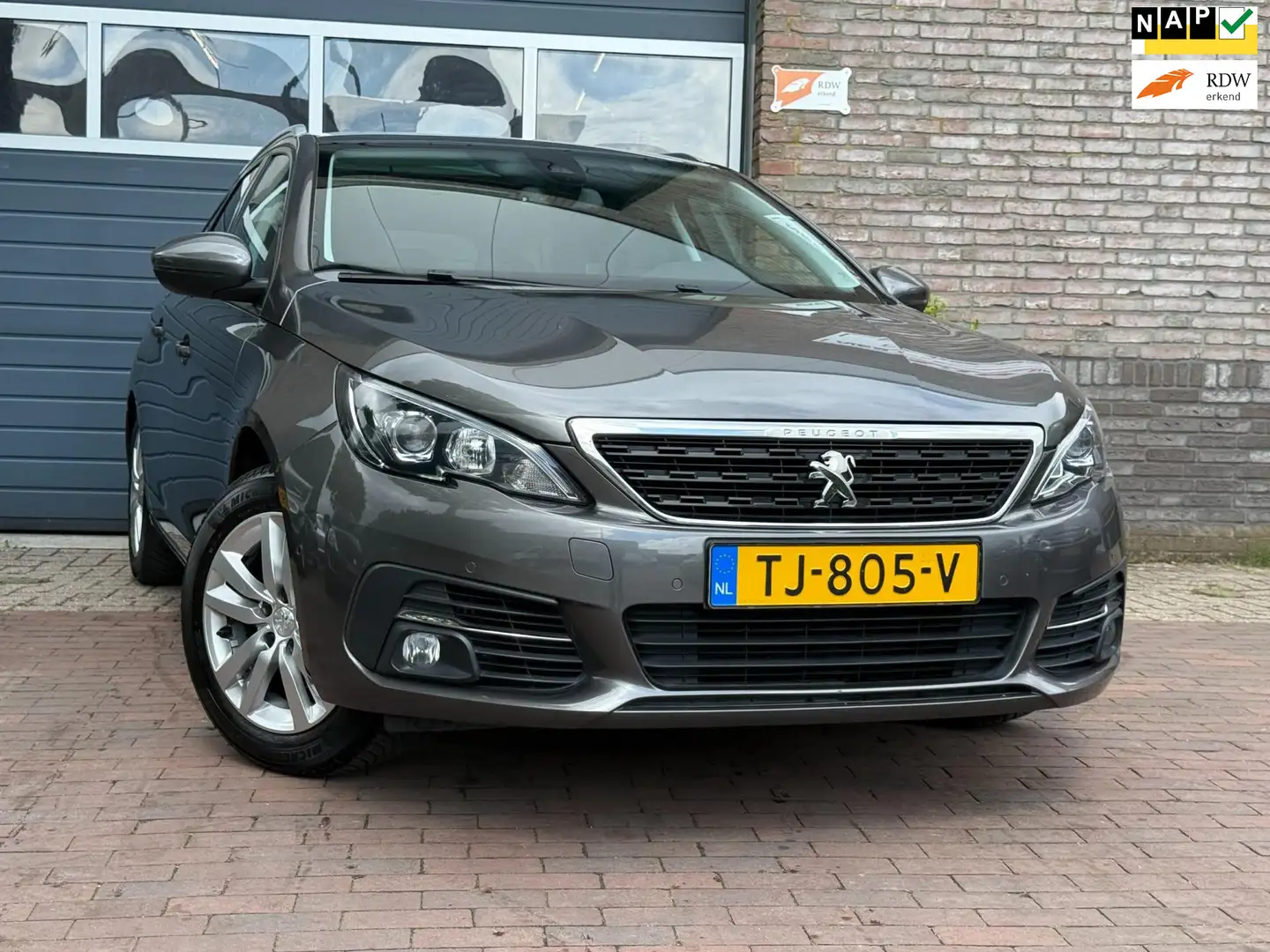 Peugeot 308 SW 1.2 PureTech Blue Lease Executive|1e Eig. Grau - 1
