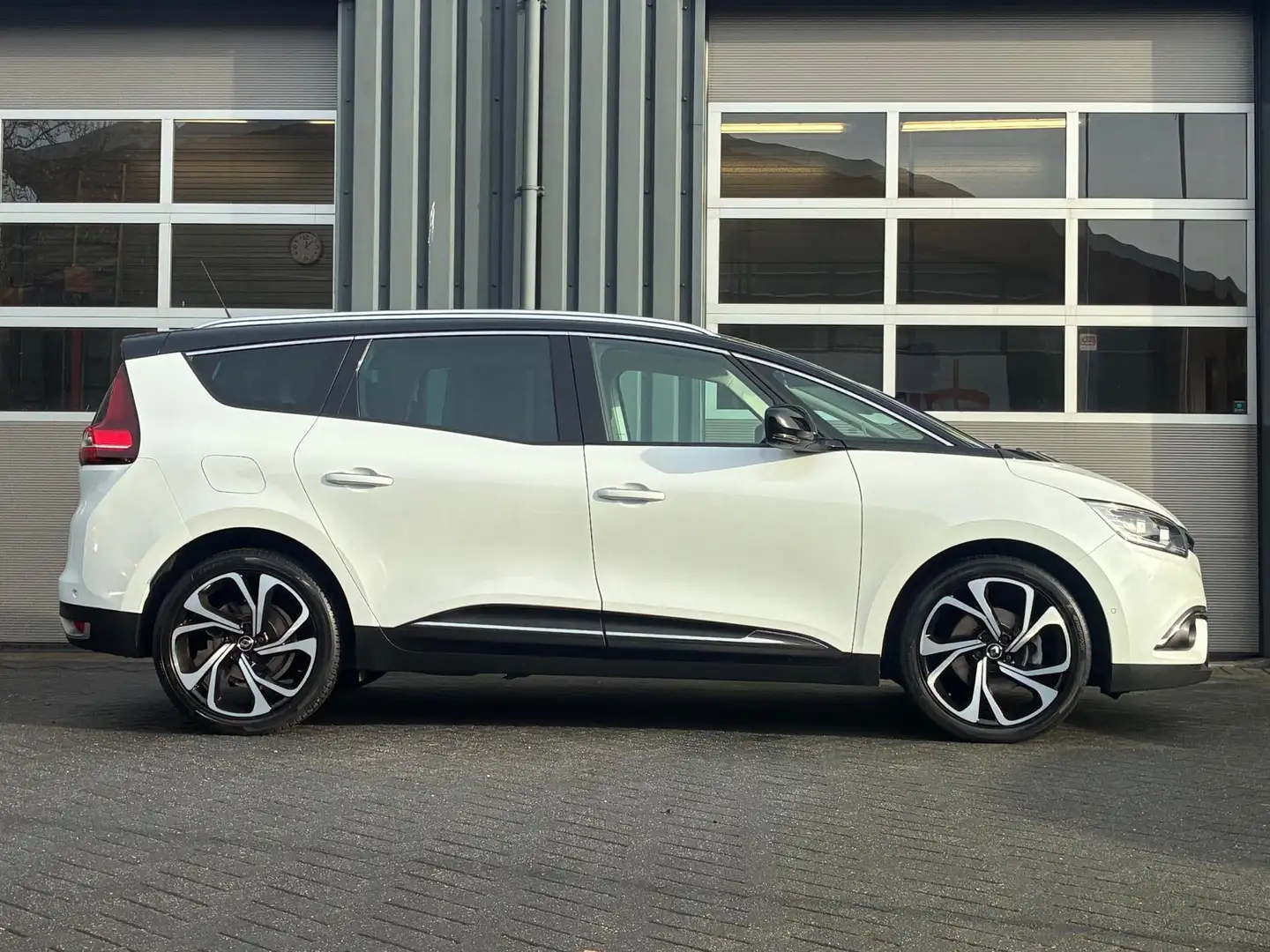 Renault Grand Scenic 1.2 TCe Bose Clima Camera Panodak Cruisecontrole Wit - 2