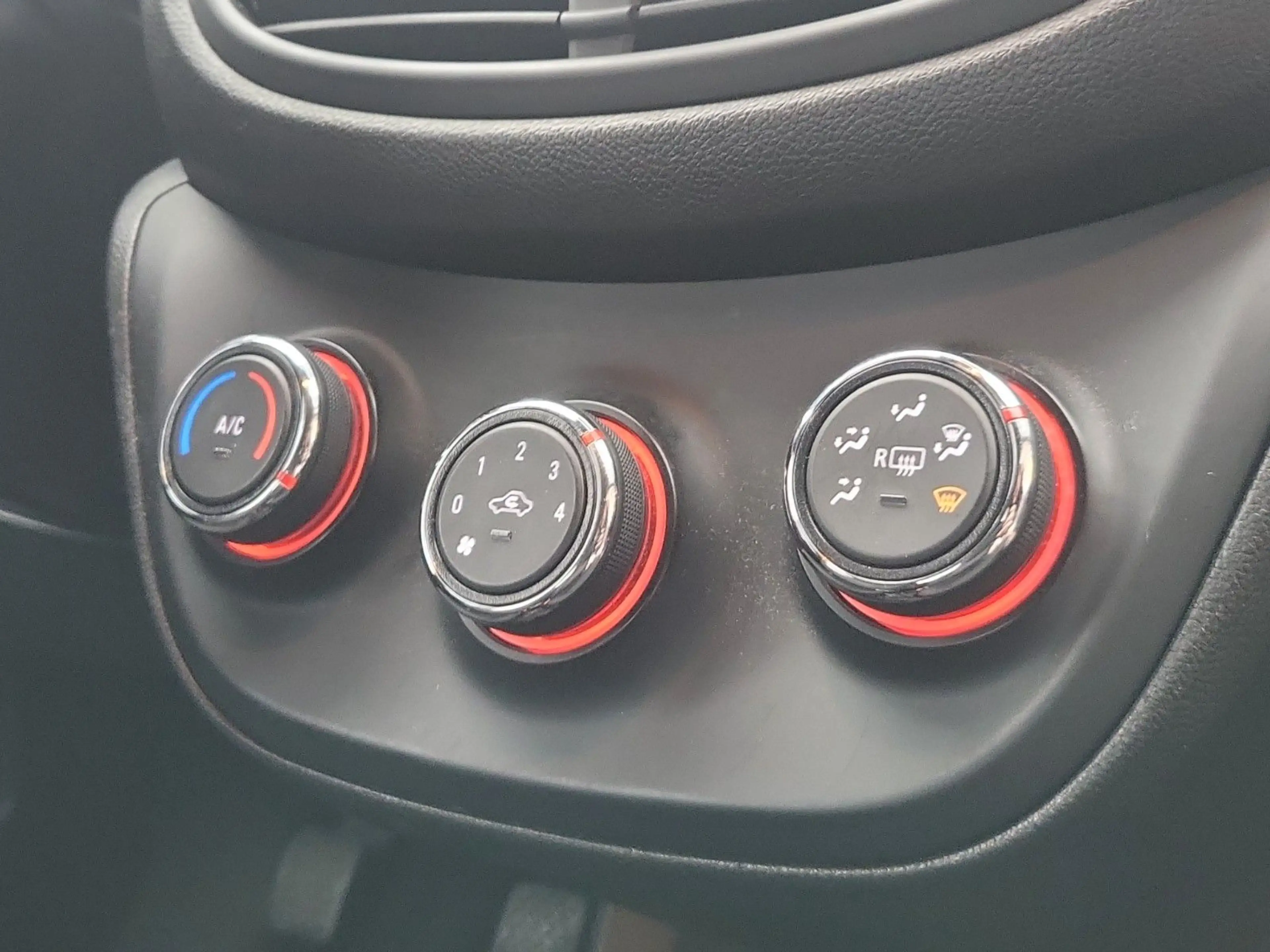 Opel Karl "Edition" Klima/Parkpilot/Sitzheizung/USB — photo 14