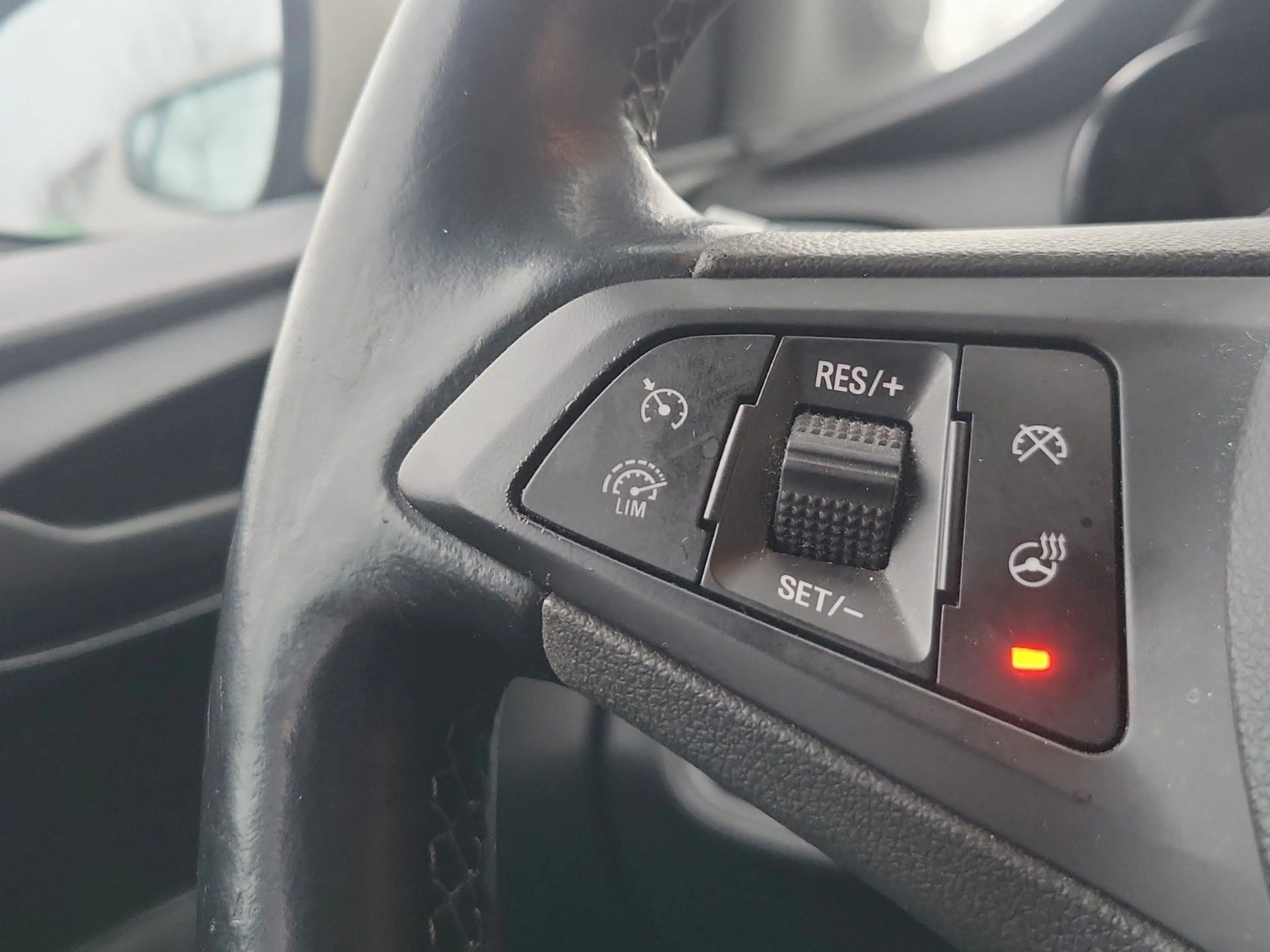 Opel Karl "Edition" Klima/Parkpilot/Sitzheizung/USB — photo 11