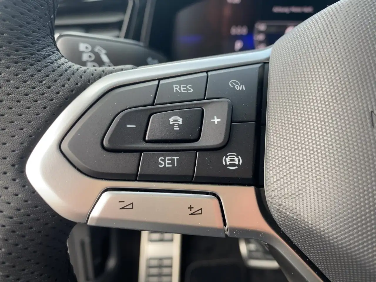 Volkswagen T-Roc R-Line *DSG*AHK*Pano*ACC*LED*Park Assist* 10