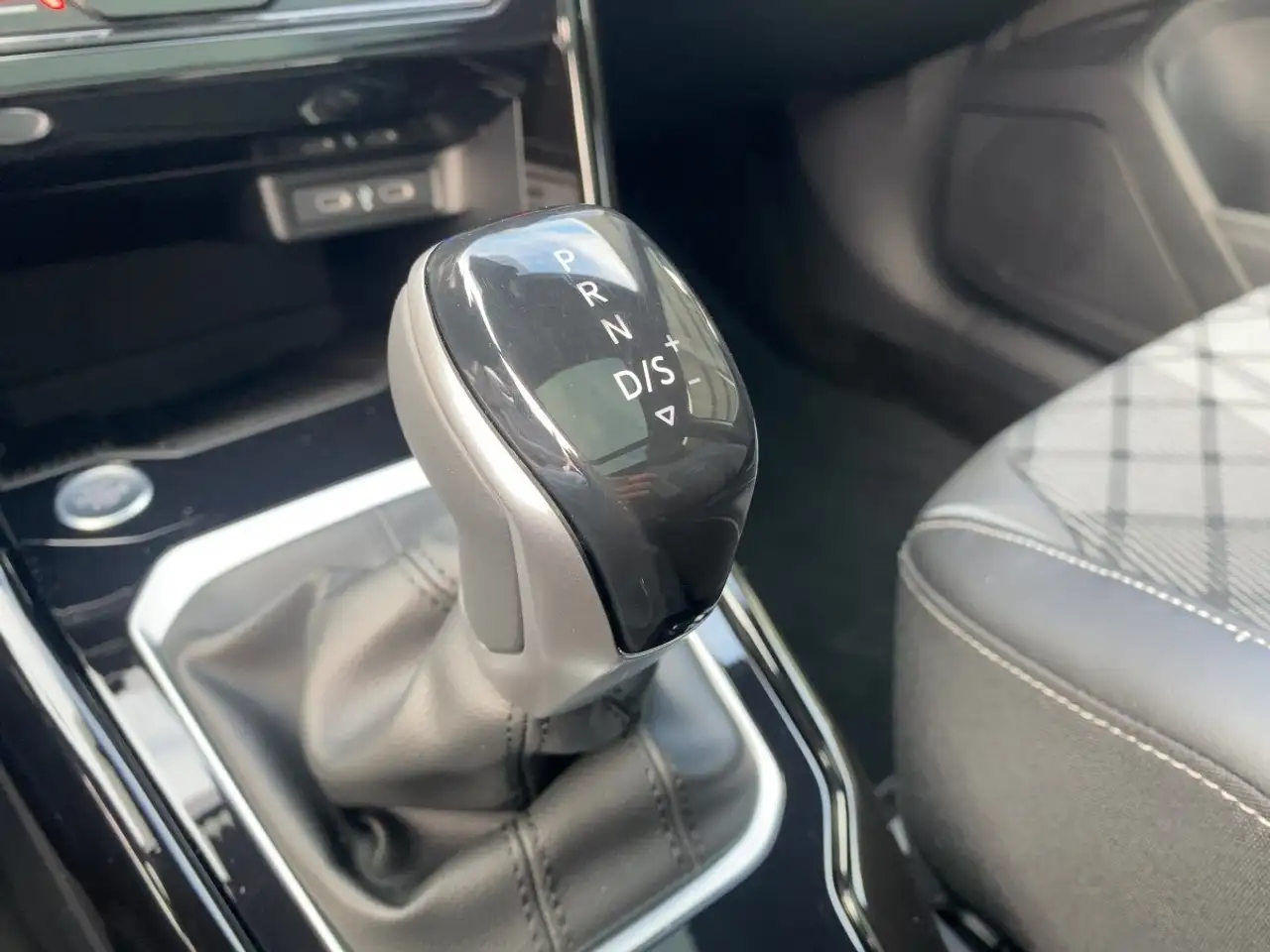 Volkswagen T-Roc R-Line *DSG*AHK*Pano*ACC*LED*Park Assist* 19