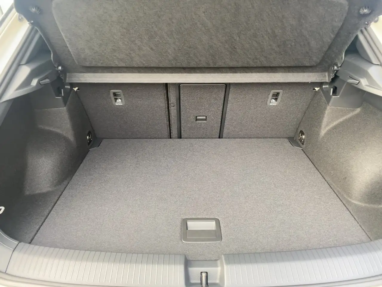 Volkswagen T-Roc R-Line *DSG*AHK*Pano*ACC*LED*Park Assist* 21