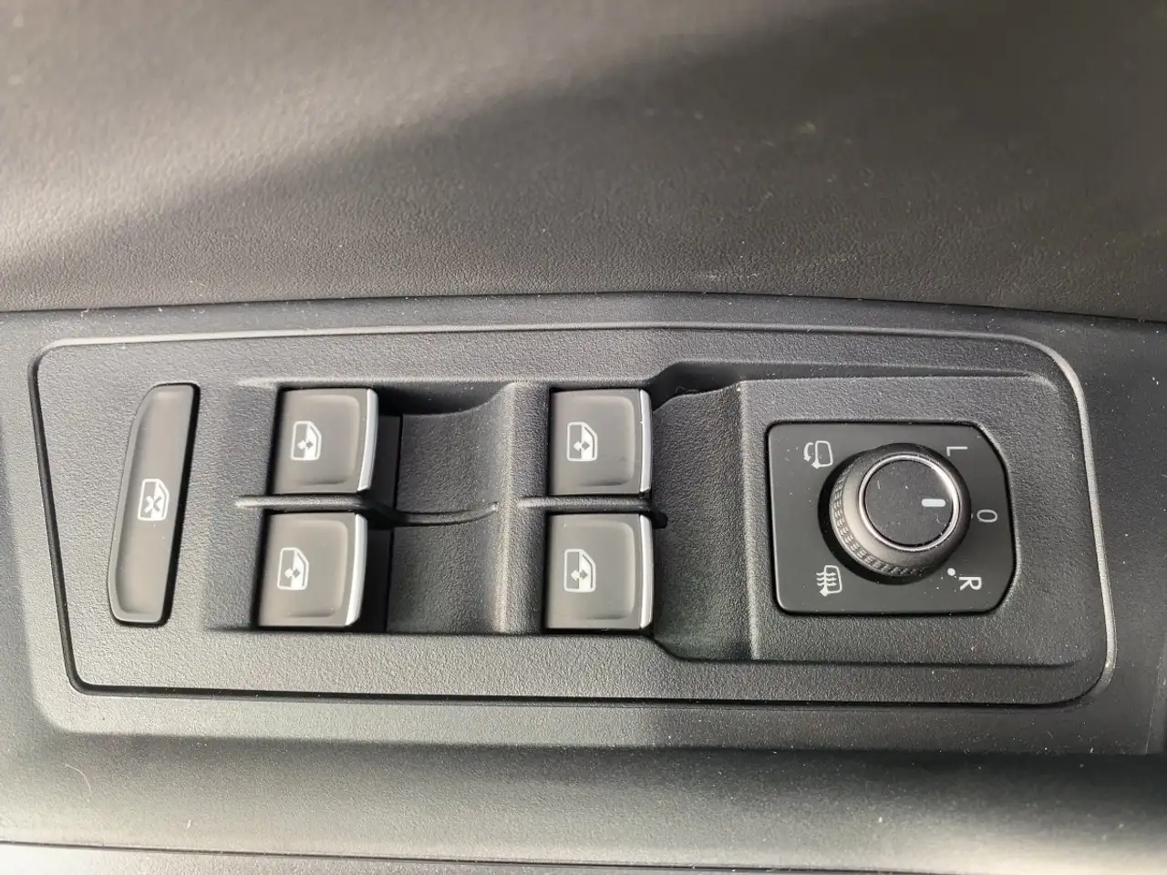 Volkswagen T-Roc R-Line *DSG*AHK*Pano*ACC*LED*Park Assist* 8