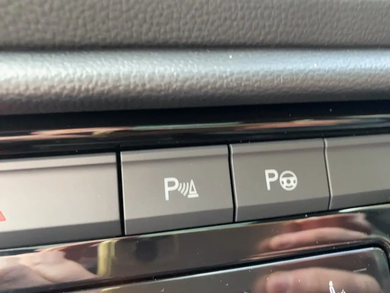 Volkswagen T-Roc R-Line *DSG*AHK*Pano*ACC*LED*Park Assist* 17