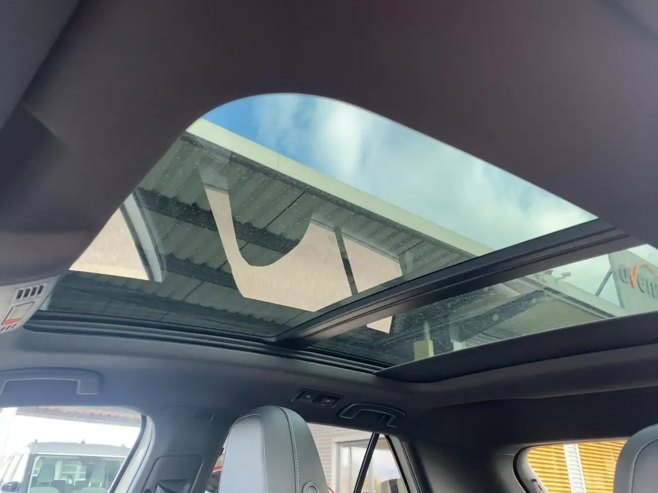 Volkswagen T-Roc R-Line *DSG*AHK*Pano*ACC*LED*Park Assist* 7