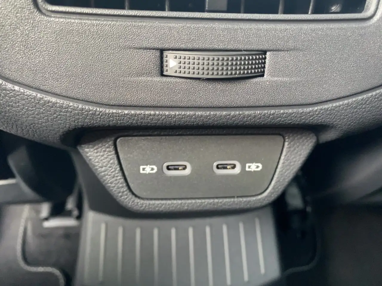 Volkswagen T-Roc R-Line *DSG*AHK*Pano*ACC*LED*Park Assist* 20