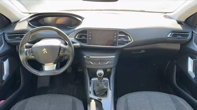 Peugeot 308 view 11