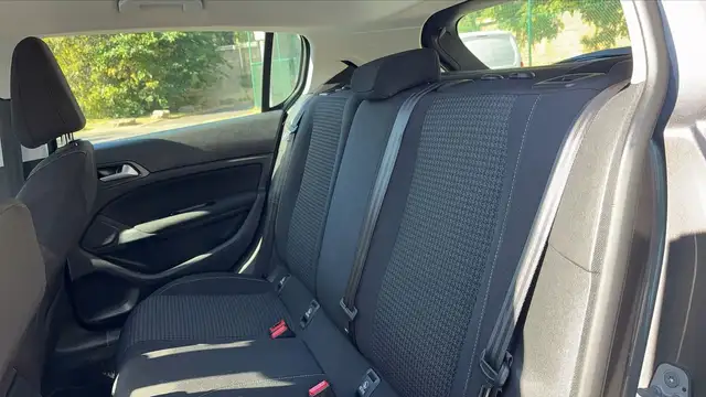 Peugeot 308 view 9
