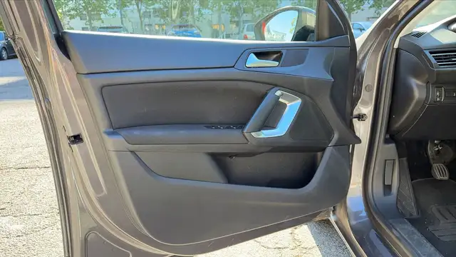 Peugeot 308 view 7