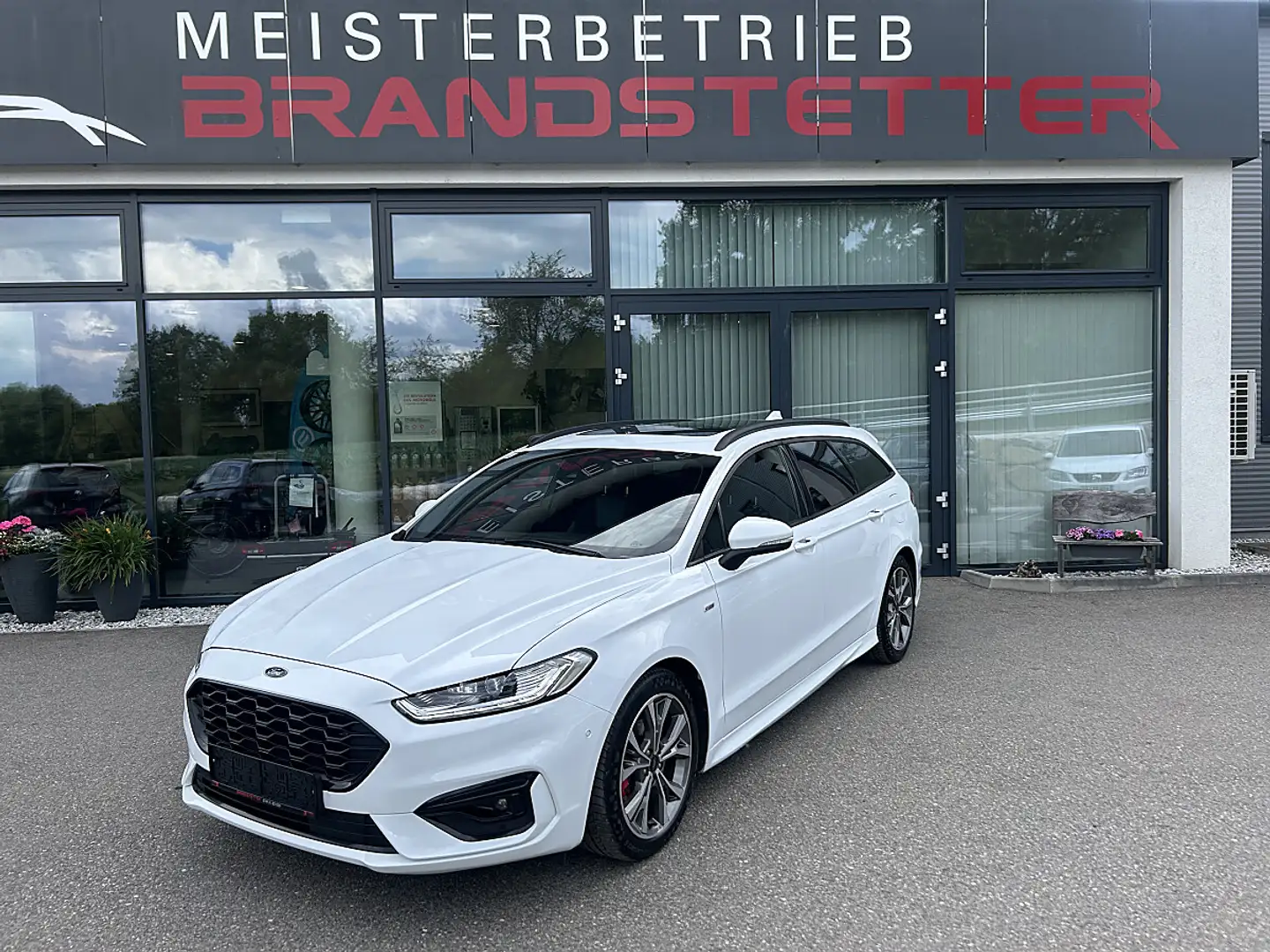 Ford Mondeo Traveller ST-Line 2,0 Hybrid Aut. Weiß - 1