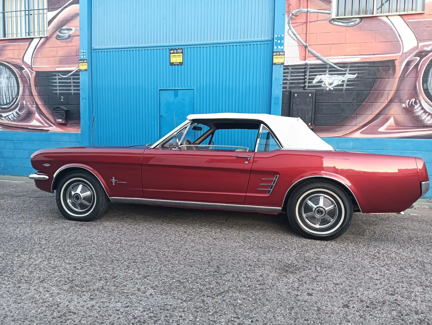 Ford Mustang Convertible Rojo - 2