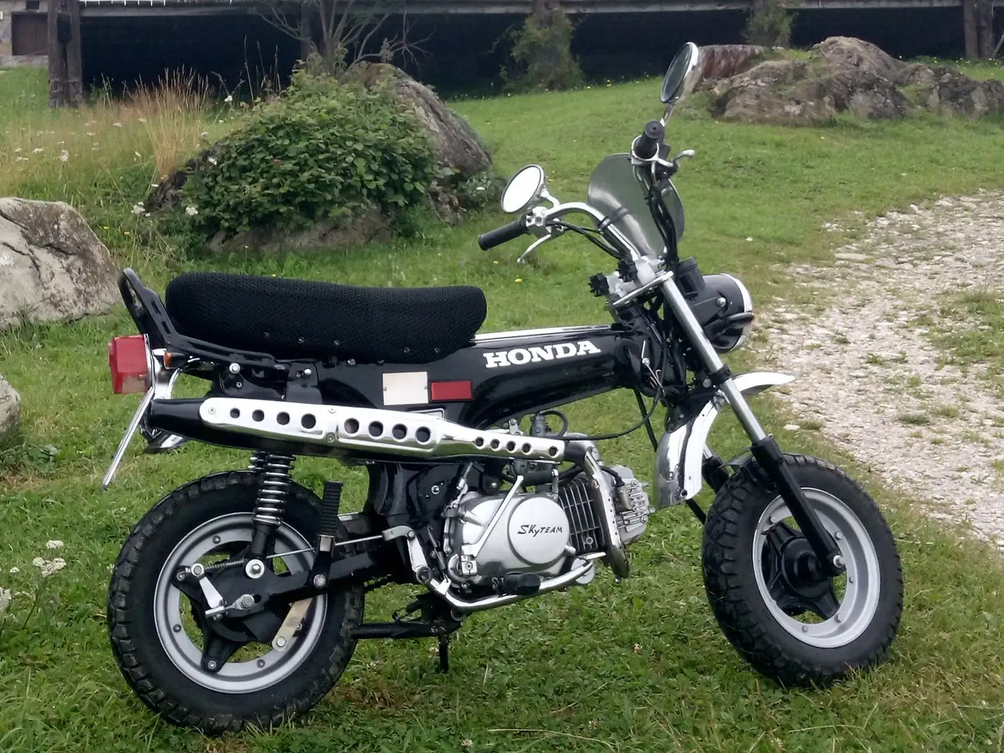 Honda DAX ST 125 Nero - 1