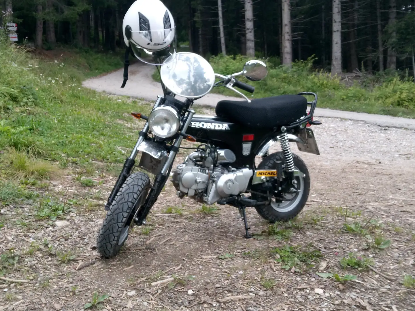 Honda DAX ST 125 Nero - 2