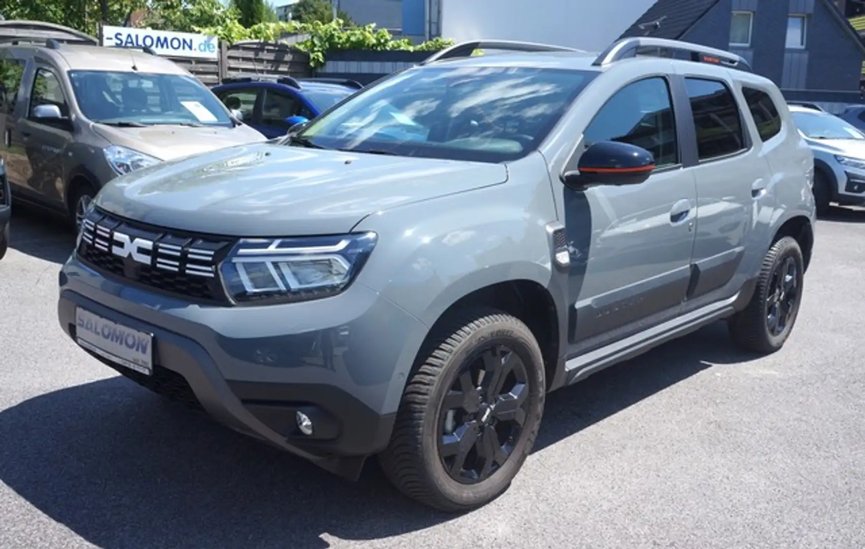 Dacia Duster TCe150AUTOM*Extr+ NAVI+4 CAM+ALLW+AHK+CHROM Grau - 2