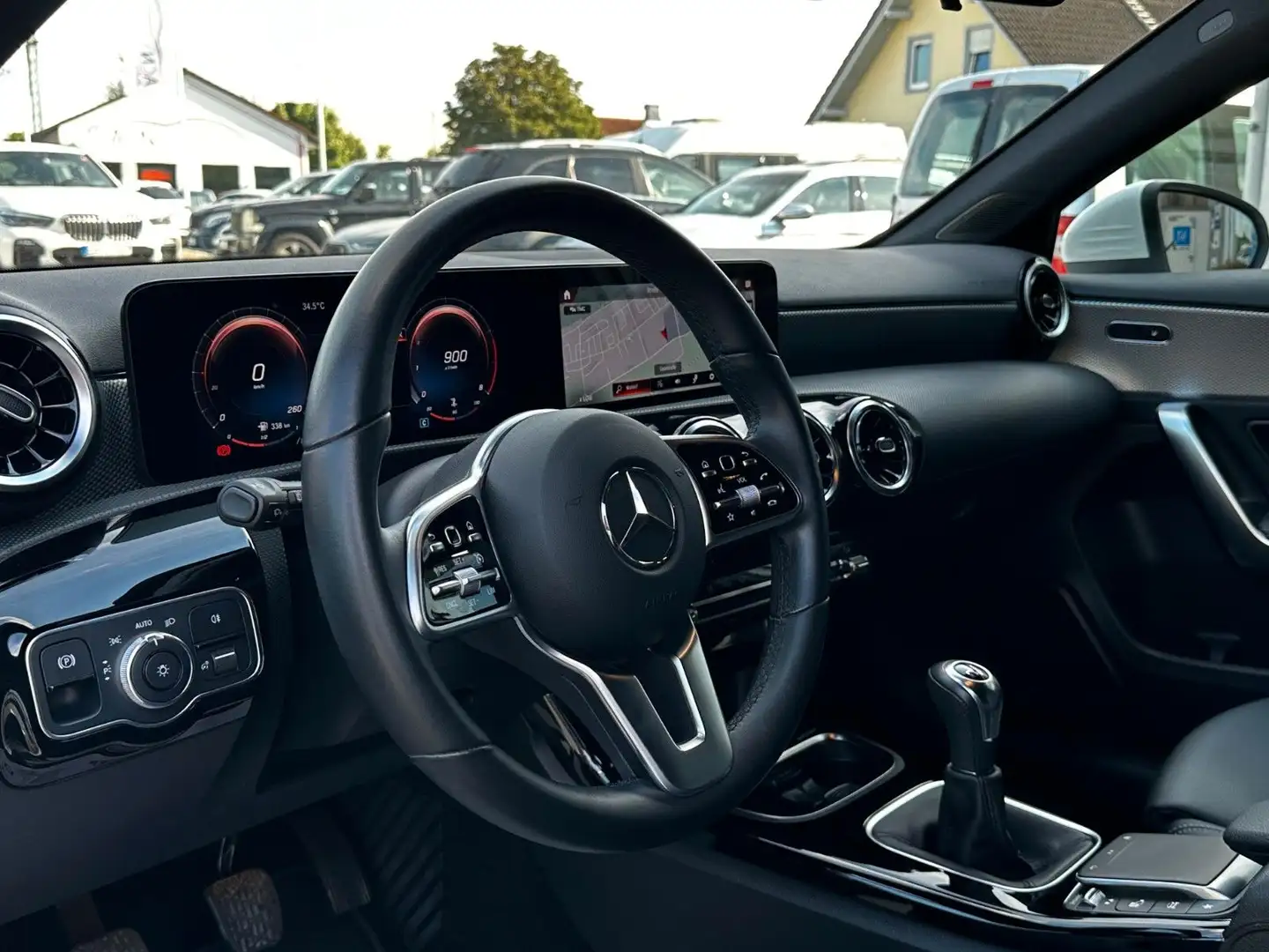 Mercedes-Benz A 200 NAVI/SHZG/PARK ASSIST/AHK/SPURHALTE ASSIST Blanc - 2