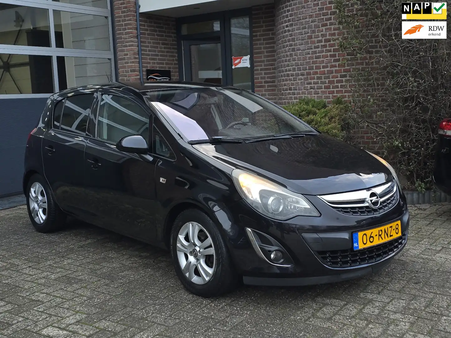 Opel Corsa 1.3 CDTi EcoFlex S/S Cosmo 5DR |Nap |Diesel Noir - 1