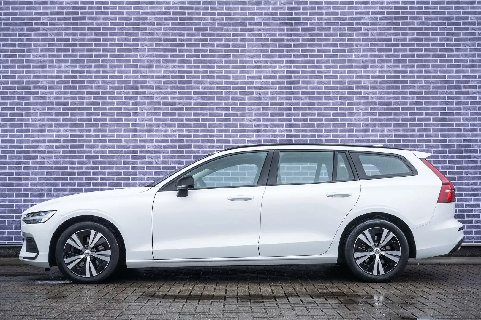 Volvo V60 2.0 B3 Momentum Advantage | Navi | Lederen bekledi Wit - 2