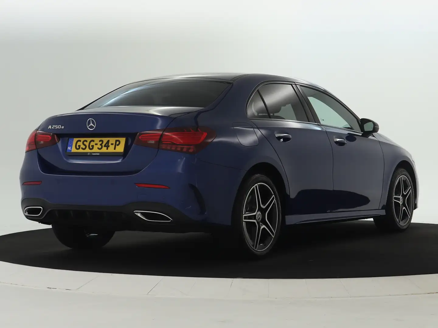 Mercedes-Benz A 250 e AMG NIghtpakket | Distronic | Keyless Go | Dode Blauw - 2