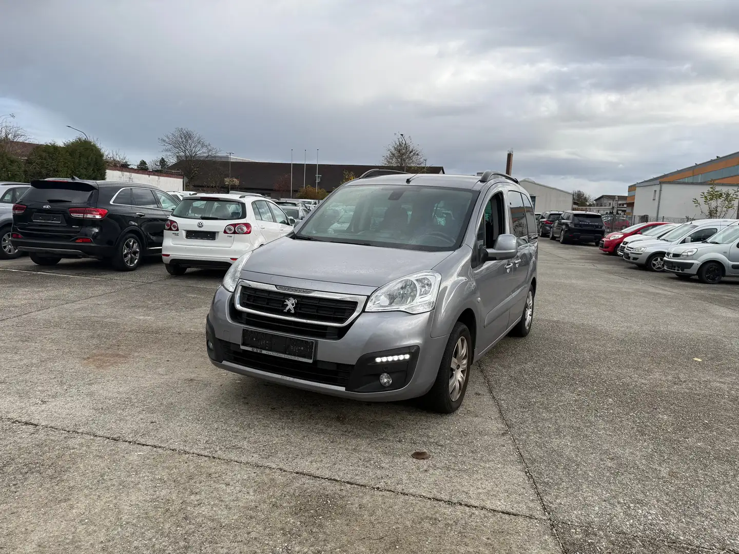 Peugeot Partner Allure Grau - 1