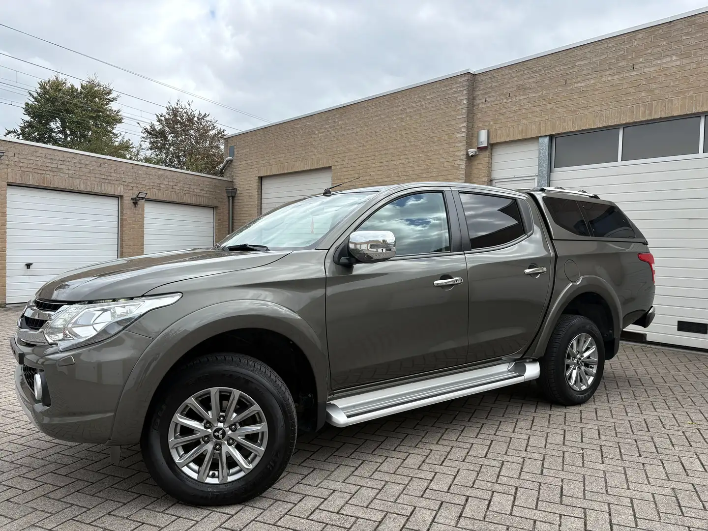 Mitsubishi L200 2.4 Diesel/Auto/Lichte Vracht /4 WD/12 M Garantie Noir - 2