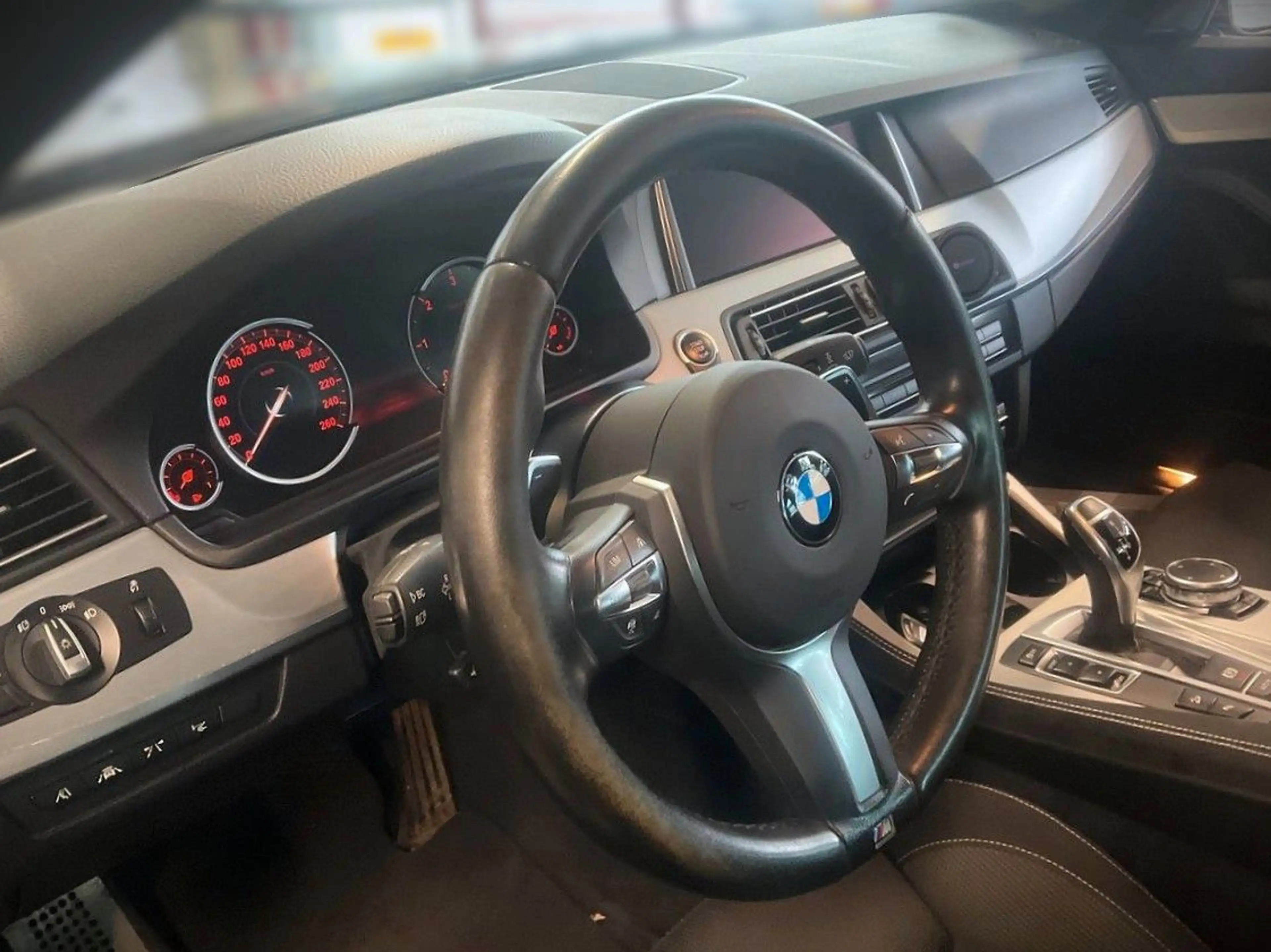 BMW 535 d xDrive M Sport*ACC*Standheizung*HUD*AHK* — photo 4
