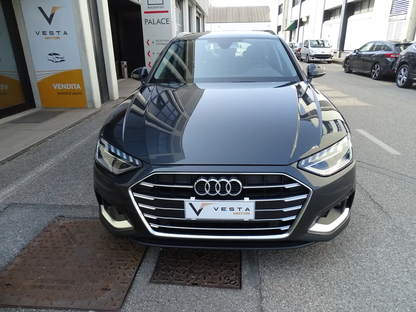 Audi A4 A4 Avant 35 2.0 tdi mhev Business Advanced AUT. Grigio - 2