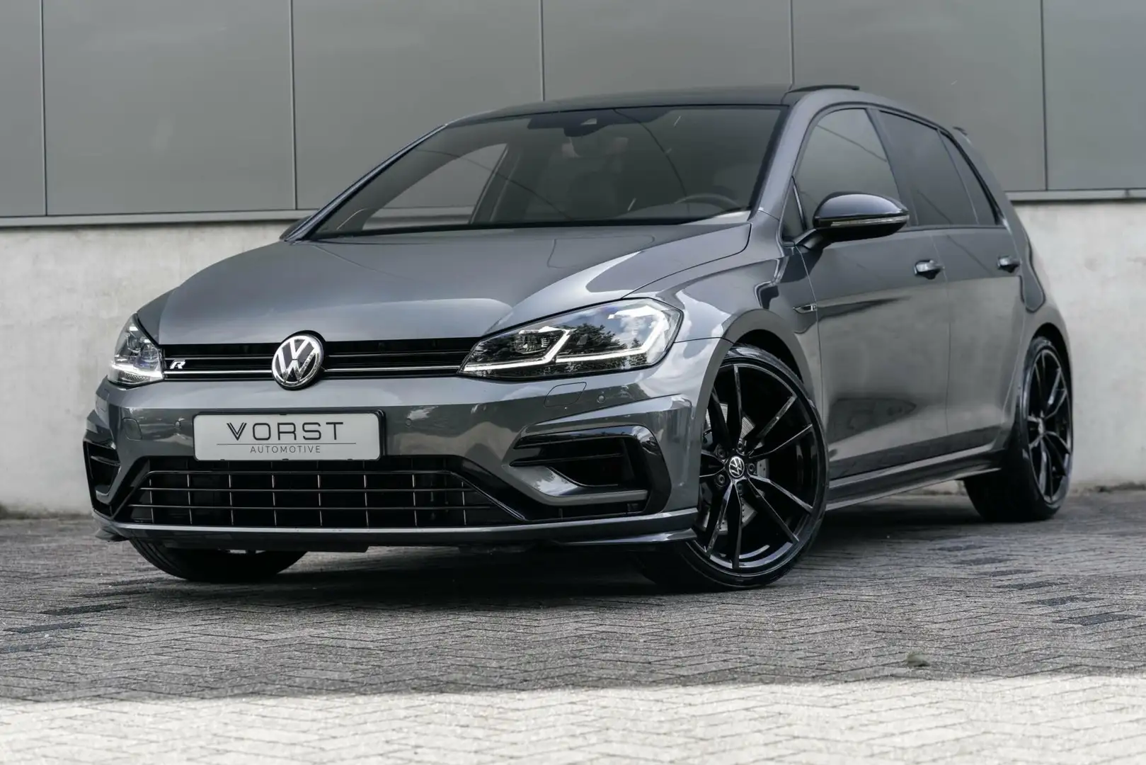 Volkswagen Golf 2.0 TSI 4Motion R Performance Pano Akra DCC Grau - 1