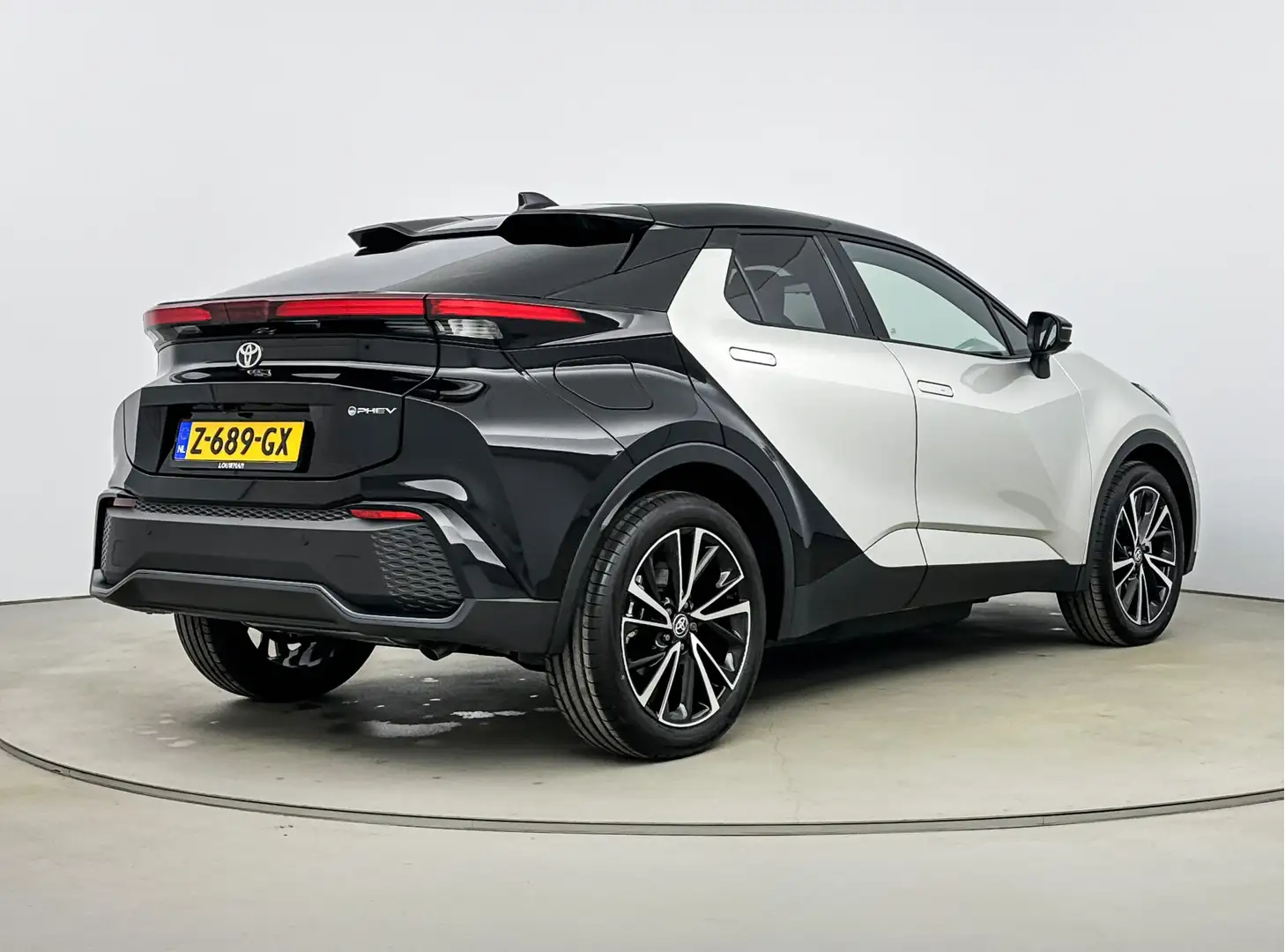 Toyota C-HR Plug-in Hybrid 220 Première Edition Grau - 2