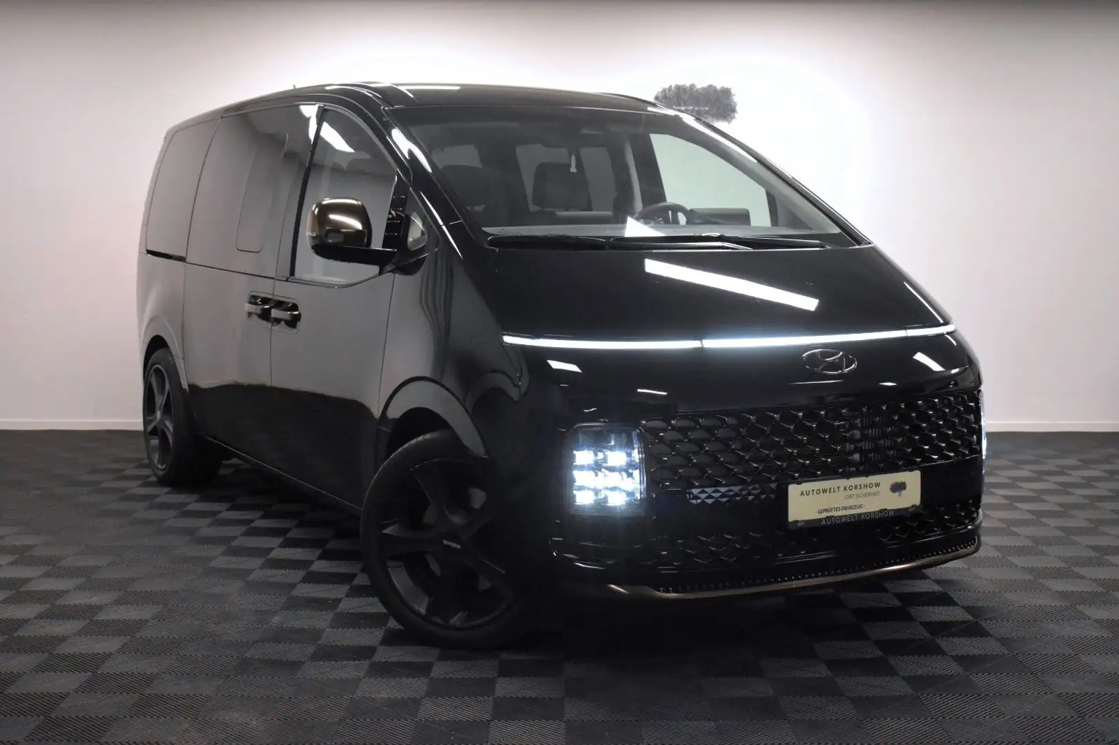 Hyundai STARIA Signature*7-SITZ*360°*ACC*BOSE*LEDER*LED Zwart - 1