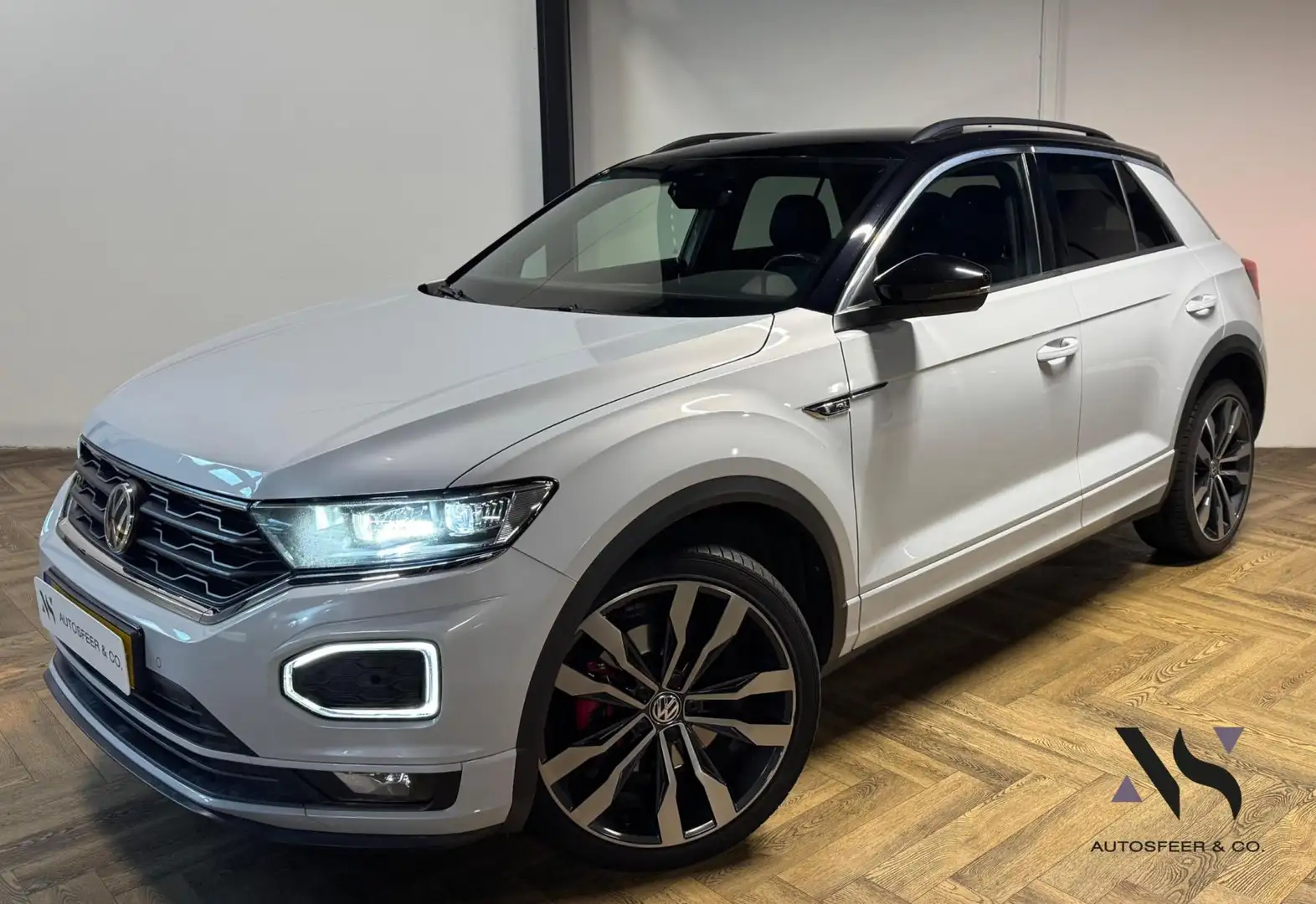 Volkswagen T-Roc 1.5 TSI Sport Business R-Line CAM PDC Wit - 1